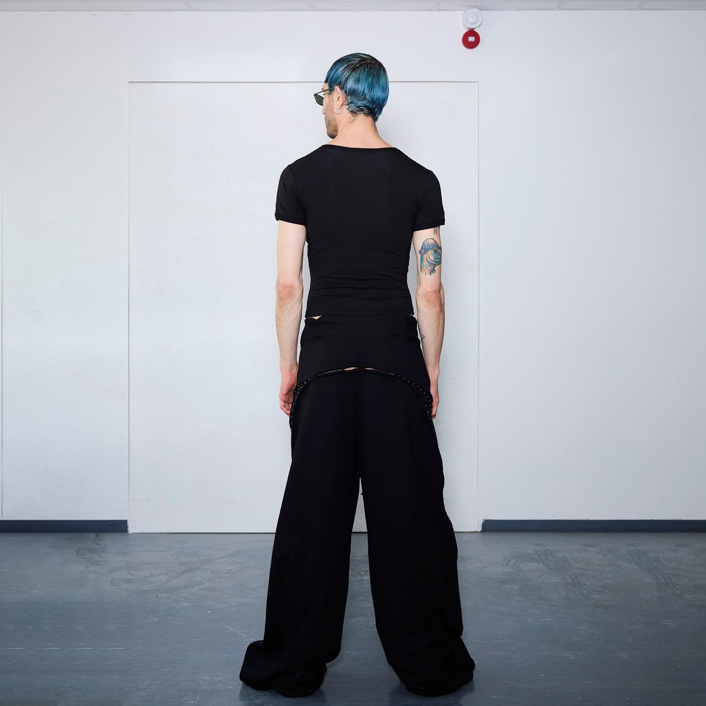 HOLE TEE
