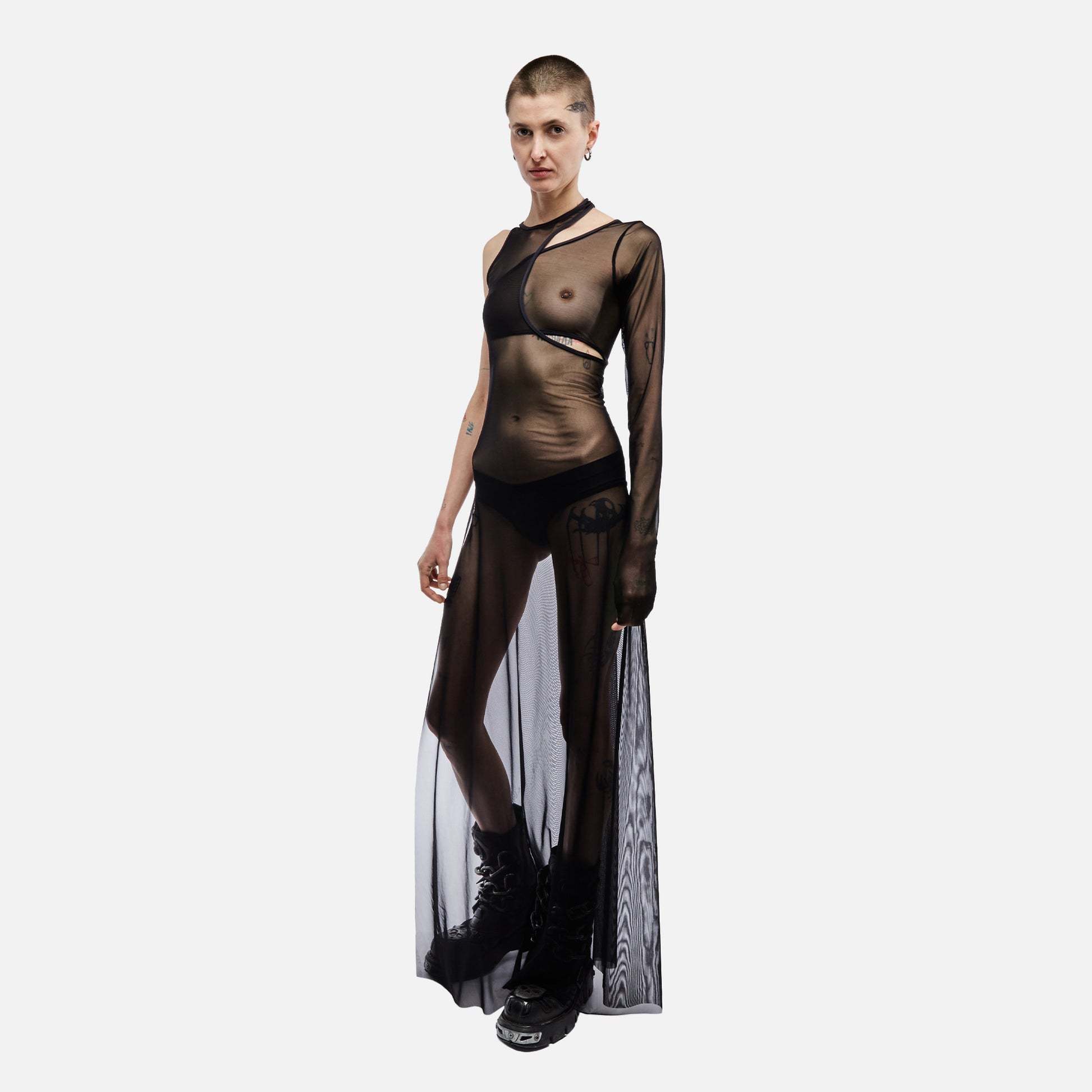 Asymmetrical long dress sophisticated in mesh fabric