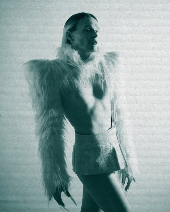 @mataya.tif in Nur Hektor white furry shoulder and white snake skirt in
THE WITCH IS COMING THROUGH’ shot by @daniel.paramio for @sickymag