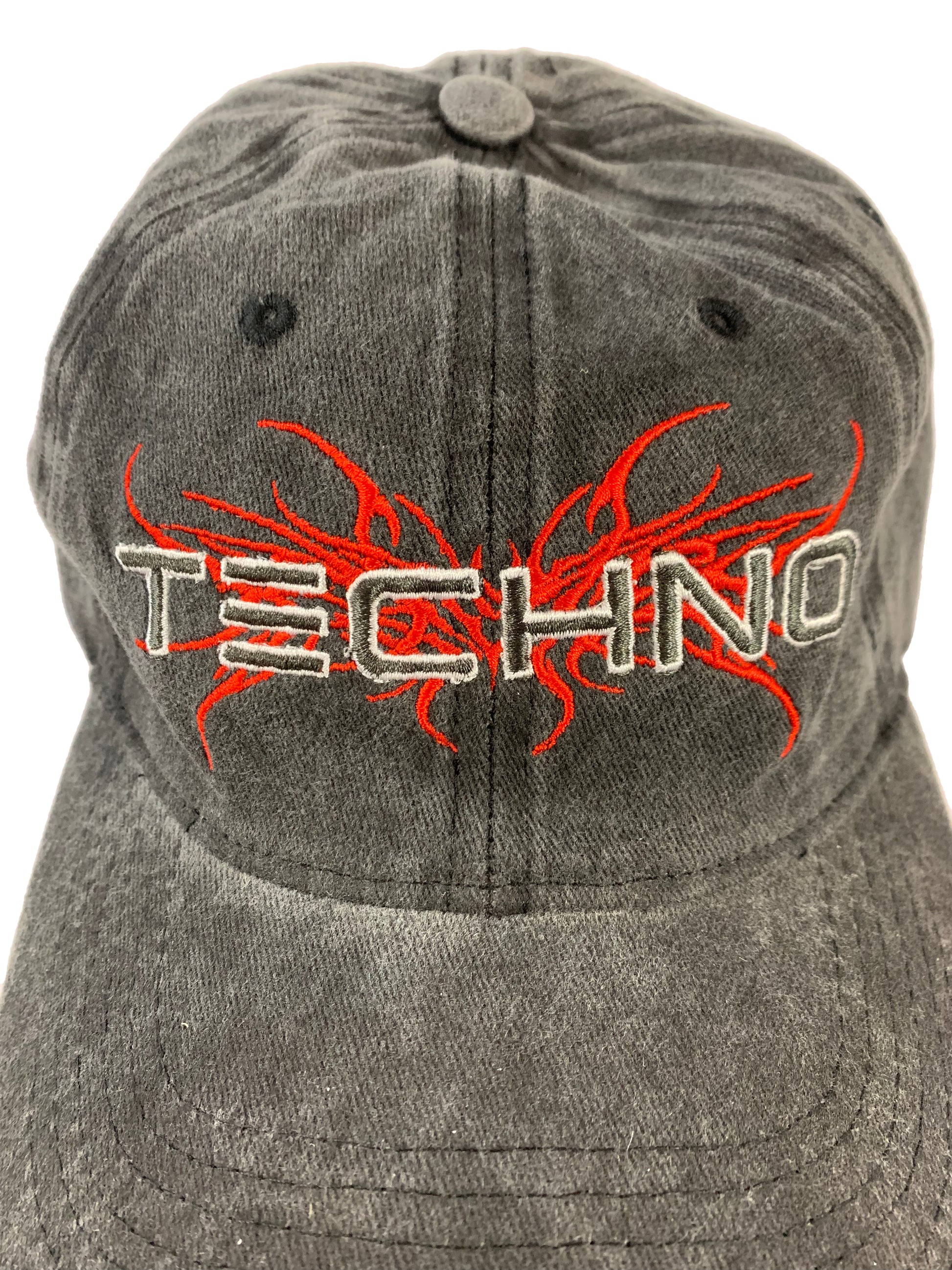 Acid washed black cap embrodery techno and tribal This bold cap is the perfect accessory to make a statement. Its acid-washed black base exudes a stylish, contemporary vibe while the embroidered TECHNO and tribal designs bring a rave touch